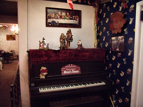 n_Room 2 Piano.jpg